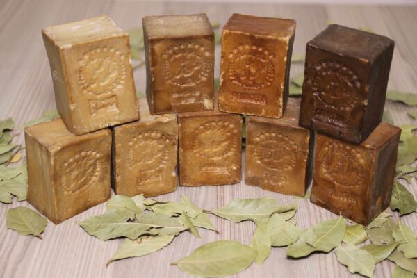 Aleppo Soap is obtained of 100 % olive oil and bay laurel oil. This Aleppo Soap, which is extremely rich in bay laurel oil, is perfectly suited to soothe skin problems. Aleppo Soap  brings a whole array of beneficial effects to very sensitive and reactive skin types. Aleppo Soap is often recommended by dermatologists. This completely natural soap is recognized to be an effective treatment for problem skin.